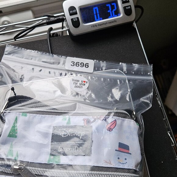 Disney Loungefly Mickey & Friends 4Holiday White Crossbody Bag Passport Purse - Picture 14 of 14